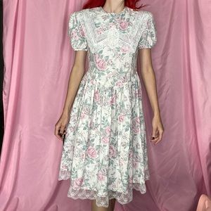 VTG Jessica McClintock Gunne Sax Floral Bib Dress with Lace Trim